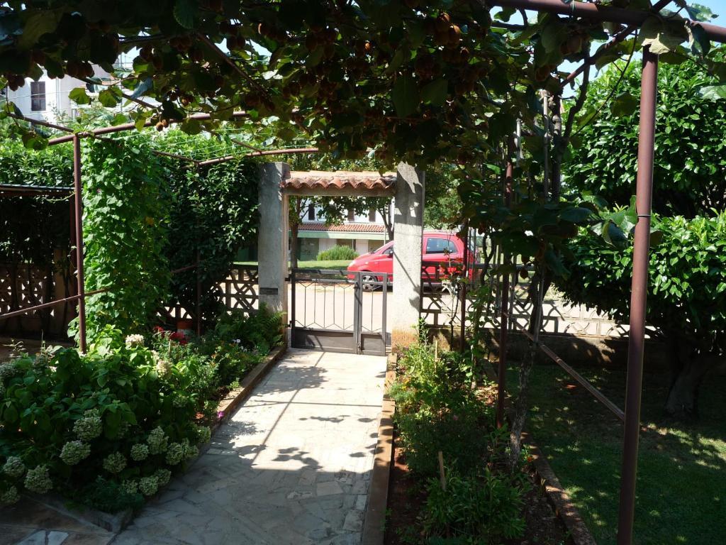 אומאג Apartments & Rooms Milka מראה חיצוני תמונה