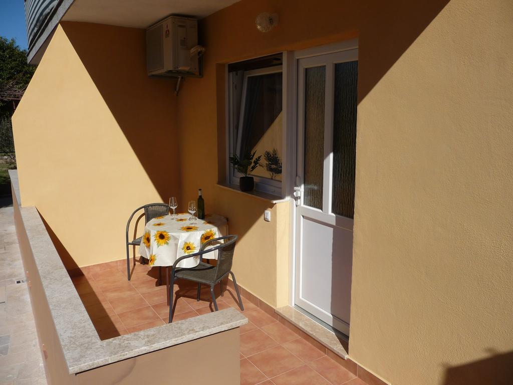 אומאג Apartments & Rooms Milka מראה חיצוני תמונה