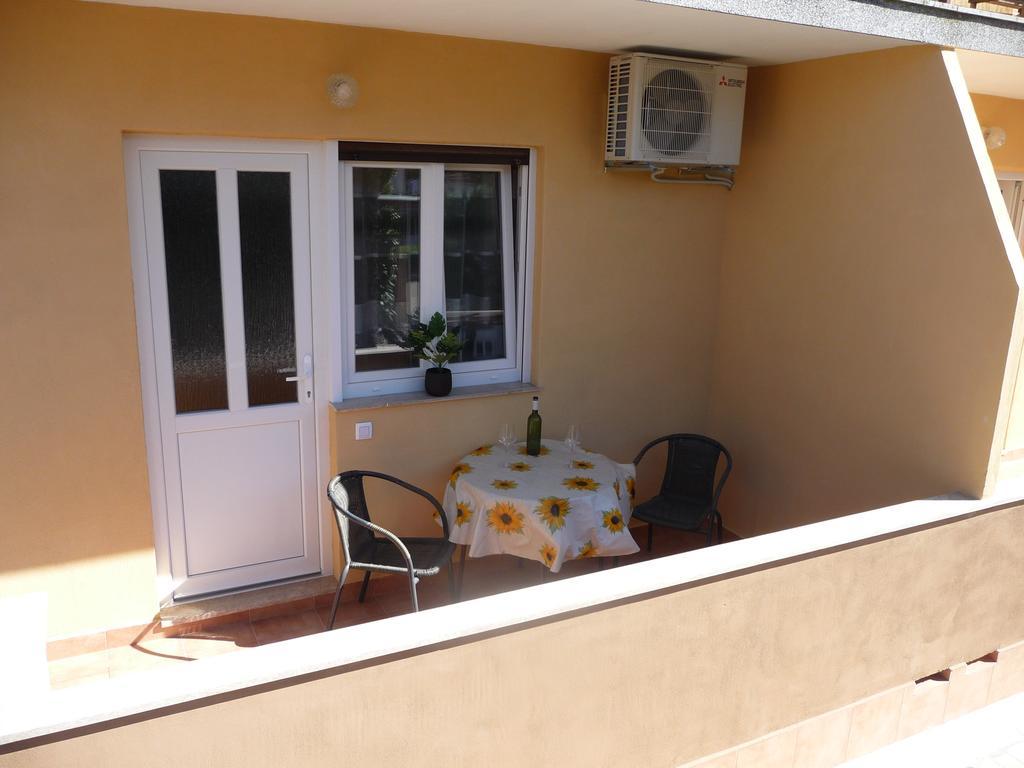 אומאג Apartments & Rooms Milka מראה חיצוני תמונה