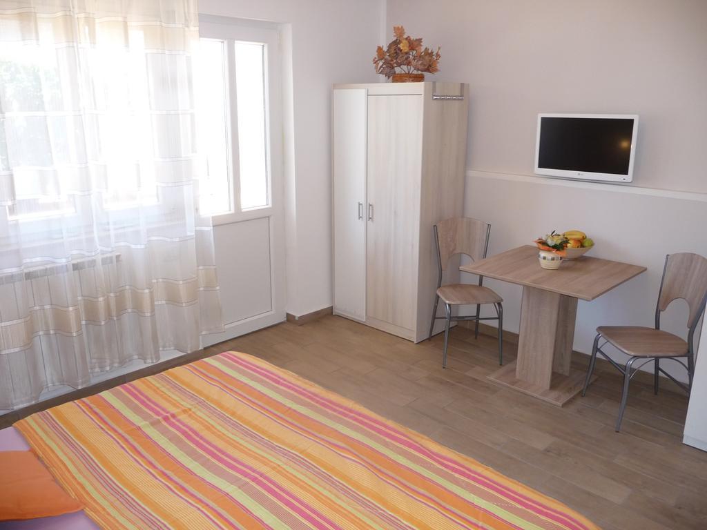 אומאג Apartments & Rooms Milka מראה חיצוני תמונה