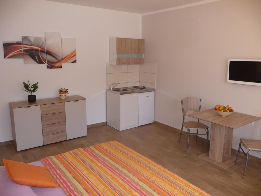 אומאג Apartments & Rooms Milka מראה חיצוני תמונה