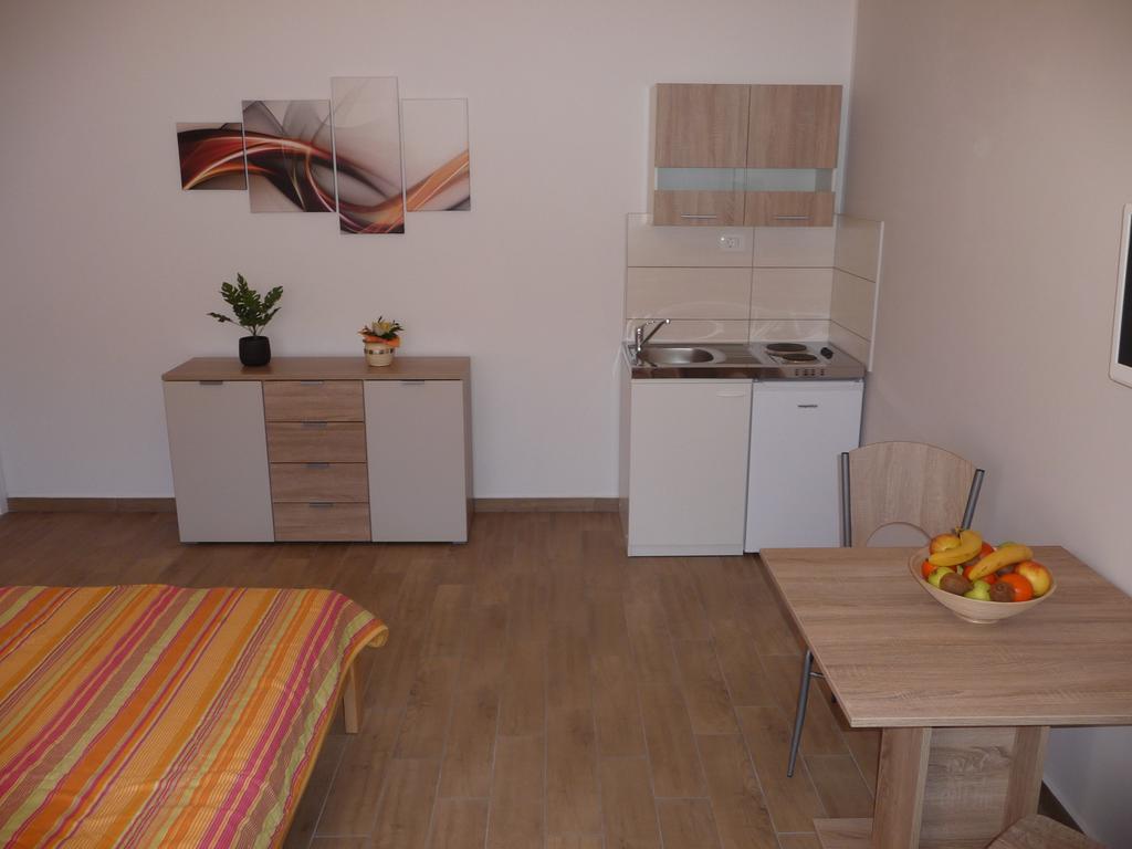 אומאג Apartments & Rooms Milka מראה חיצוני תמונה