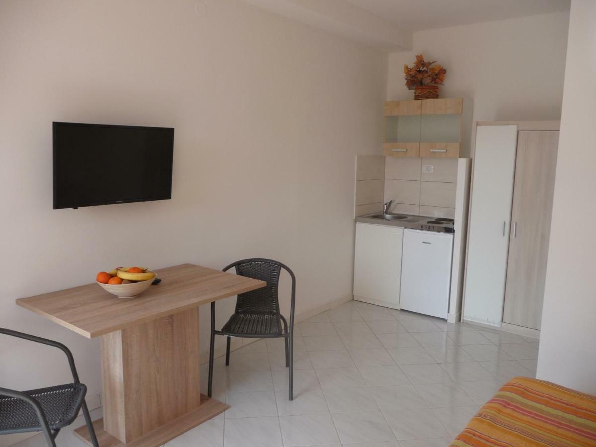 אומאג Apartments & Rooms Milka מראה חיצוני תמונה