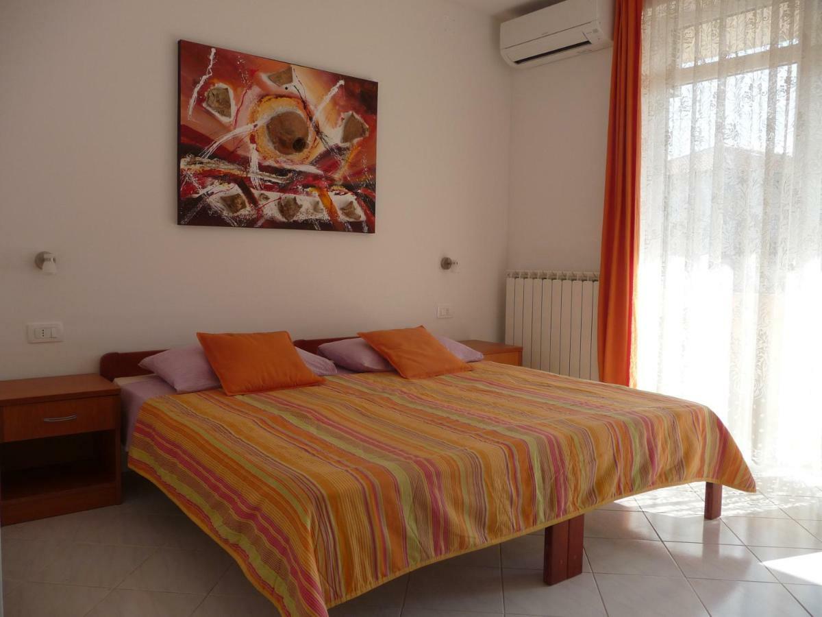 אומאג Apartments & Rooms Milka מראה חיצוני תמונה