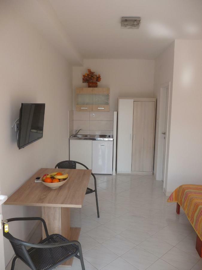 אומאג Apartments & Rooms Milka מראה חיצוני תמונה