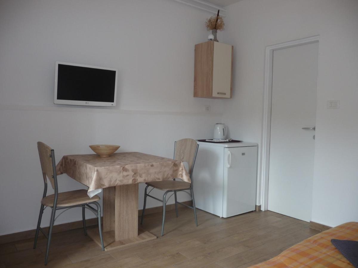 אומאג Apartments & Rooms Milka מראה חיצוני תמונה